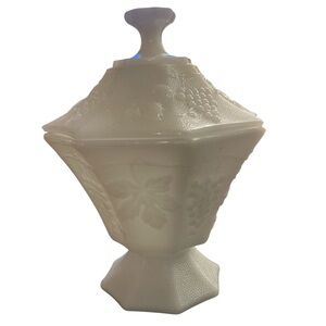 Vintage Anchor Hocking Milk
Glass Paneled Grape Covered
Candy Dish 🍇